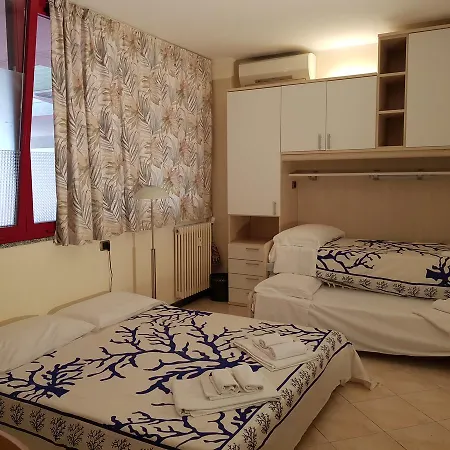 Park&beach Sestri Mare Family Studio *